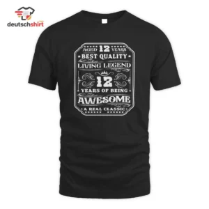 12 Jahre Living Legend Bio T-Shirt – Mann Legende Geschenk getragen von Lukas We.