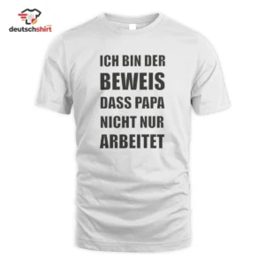 Baby Papa Arbeit Bio T-Shirt – Geschenk für den besten Papa getragen von Felix Koch