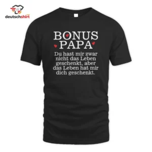 Bonus Papa Merch T-Shirt: Du hast mir das Leben geschenkt getragen von Julia Richter