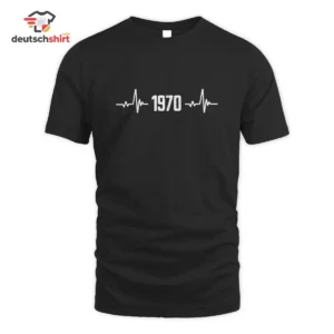 Jahrgang 1970 Herzschlag Retro T-Shirt Geschenk getragen von Sophie Schmidt