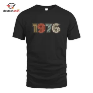 Jahrgang 1976 Merch T-Shirt – Legendäres Retro Geschenk getragen von Anja Lehmann